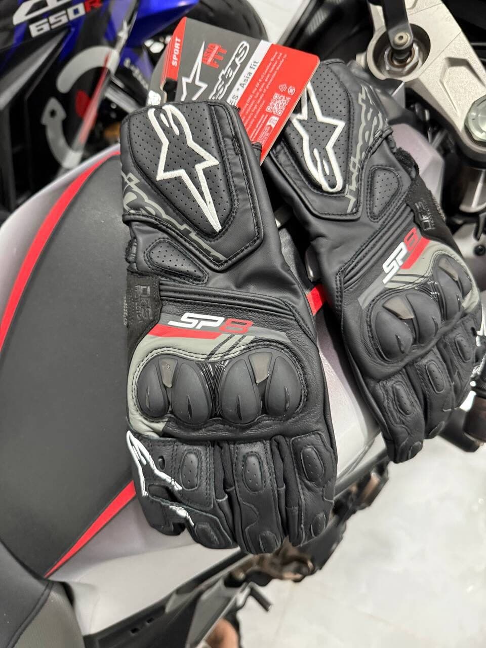 Alpinestars SP-8 V3 Asia Fit 4
