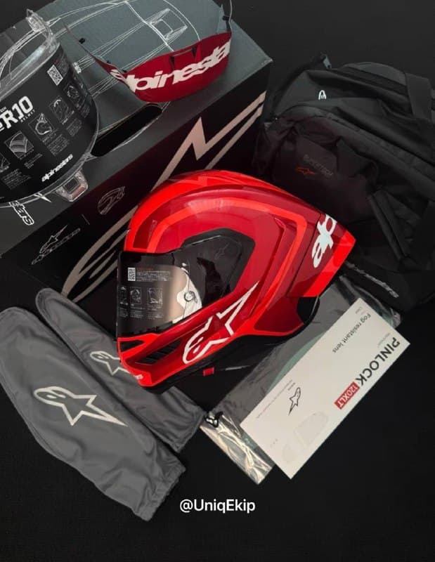 Genuine Alpinestars helmet with its box and Pinlock insert