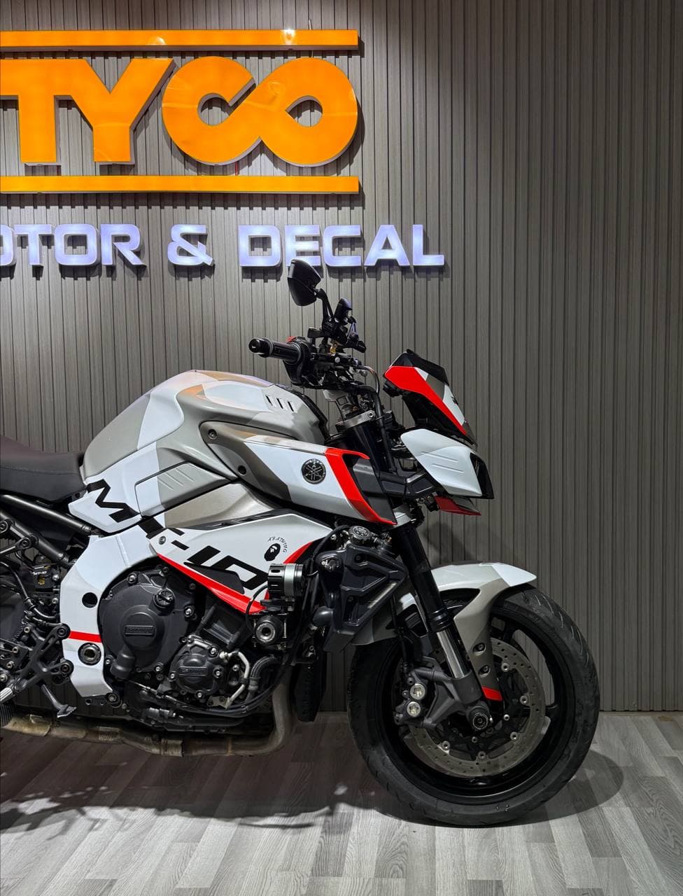 Yamaha MT-10 1000cc 3
