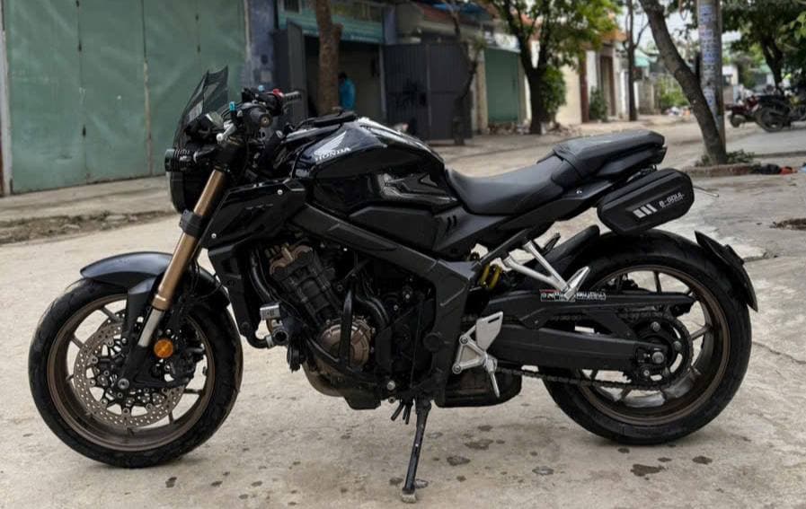 Honda CB650R 4