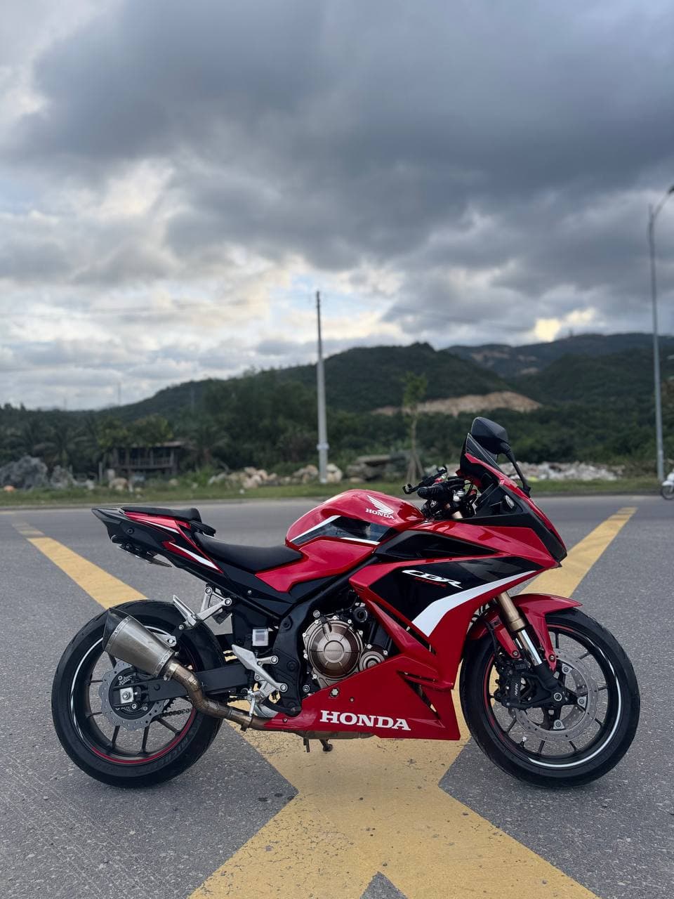 Honda CBR650R 4