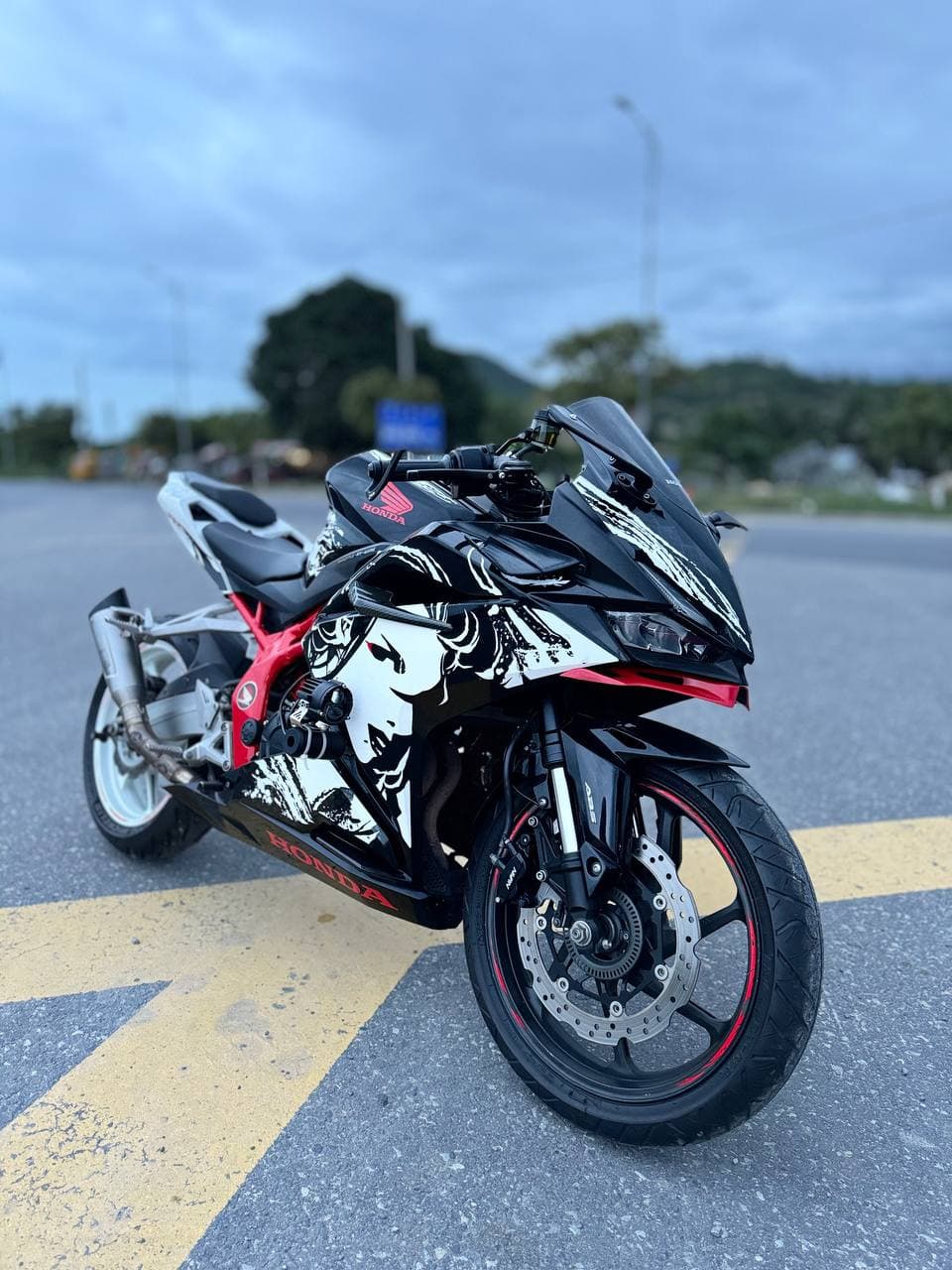 Honda CBR650R 2