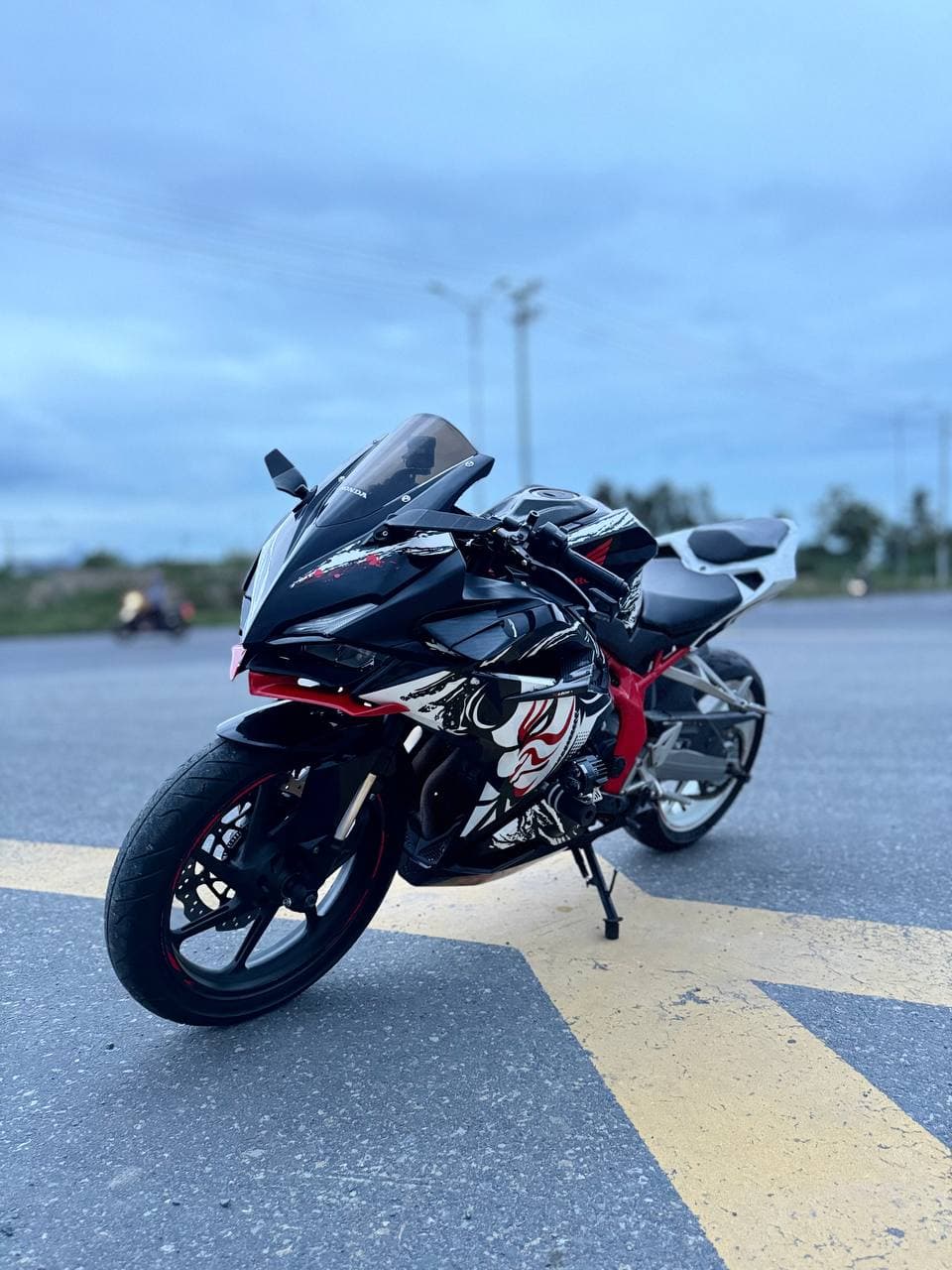 Honda CBR650R 4