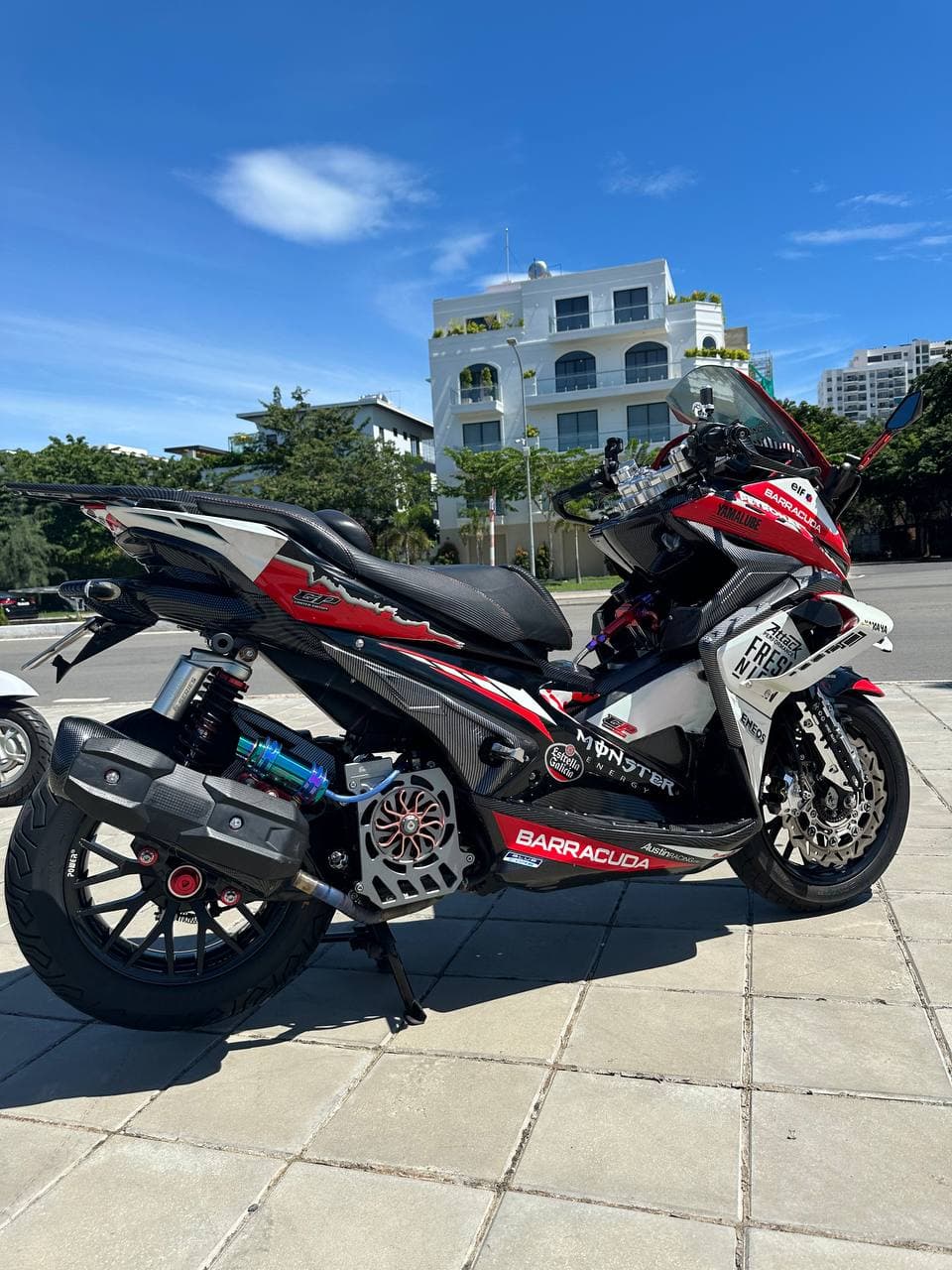 Yamaha NVX 155cc (Barracuda) 4